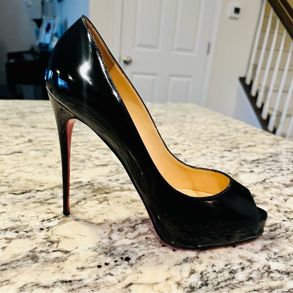 Christian Louboutin Very Privé Pumps. Size 9US/39UE. Gently used. Dust bag.